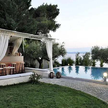 Apartment In Elia With A Sea View *