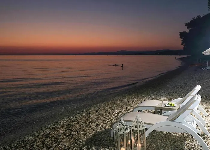 In Elia For 2 Person شقة